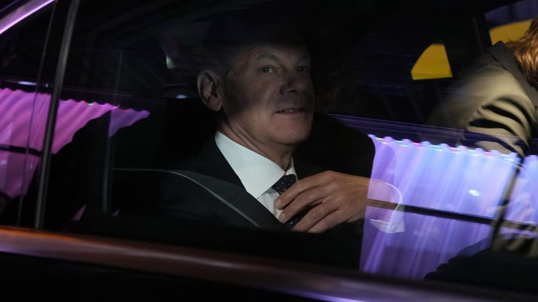 Олаф Шольц, міністр фінансів та кандидат на посаду канцлера від СДПН, йде після виступу на телебаченні, присвяченого парламентським виборам у Німеччині, Берлін, 26 вересня 2021 року.
