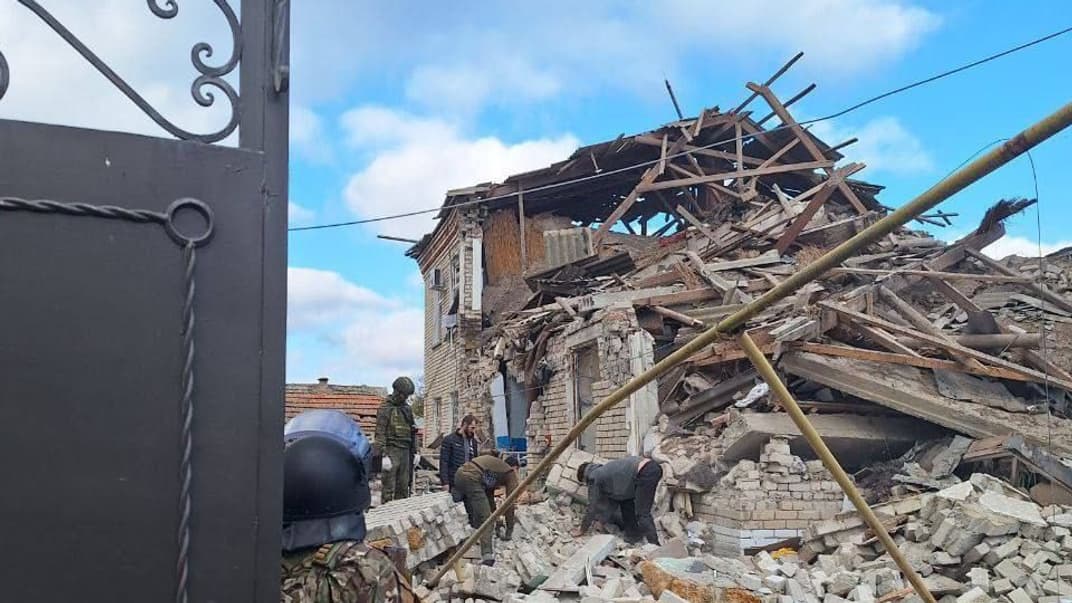 Последствия прилета, как утверждается, по «следственному комитету» россии в Скадовске, 10 ноября 2023 года