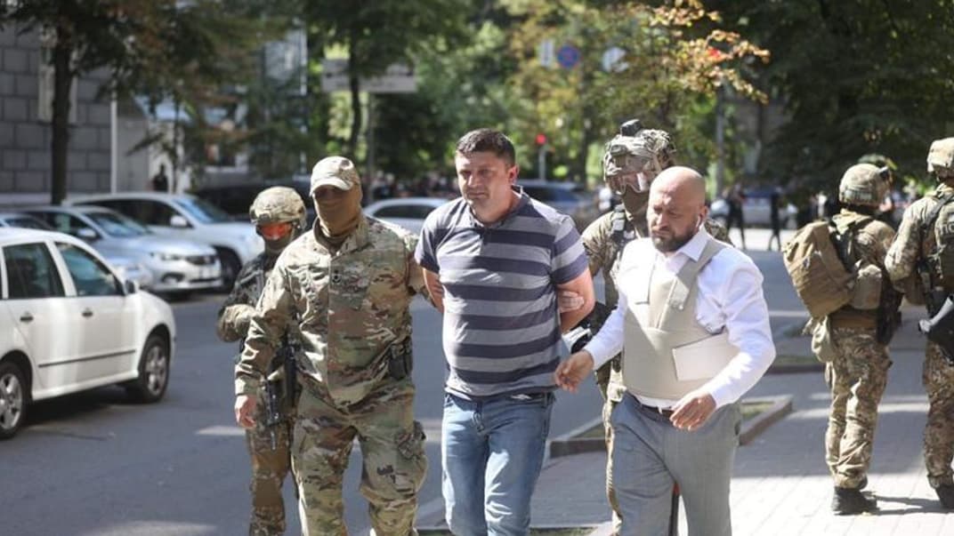 Правоохоронці затримали чоловіка, який погрожував підірвати будівлю Кабміну, Київ, 4 серпня 2021 року