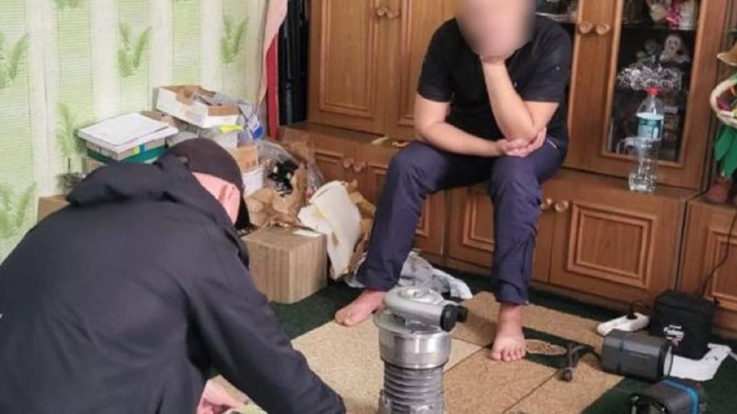 Чоловікові, який хотів нелегально продати складники до вертольотів МІ-8, оголосили про підозру