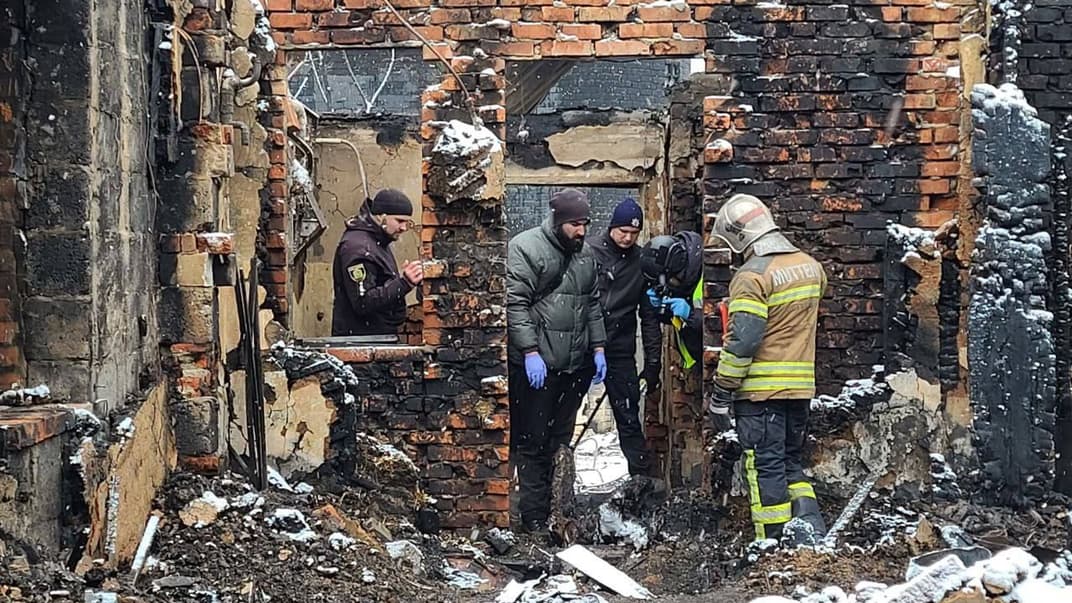 Пошуково-рятувальні роботи на місці російської атаки в Харкові, 10 лютого 2024 року