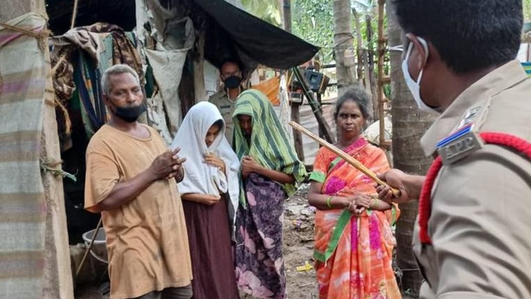 Індійська сім'я, яка майже 15 місяців перебувала в ізоляції, бо боялася інфікування коронавірусом