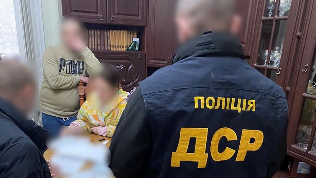 Незаконне переправлення військовозобов’язаних за кордон через систему «Шлях» — викрито посадовицю в Чернівецькій області