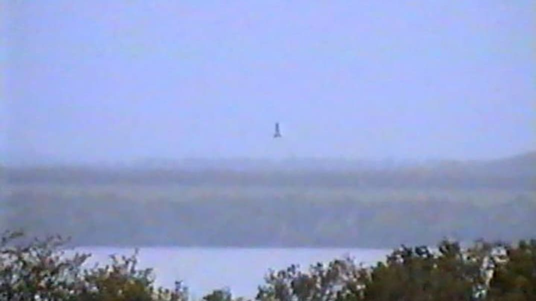 Кадр із відео спостереження аномального явища у селі Вільне Криворізького району Дніпропетровської області, 2012 рік.