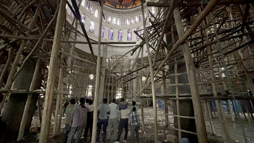 Наслідки обвалу будівельних конструкцій у православній церкві Ареті Маріам, Ефіопія, 1 жовтня 2025 року Наслідки обвалу будівельних конструкцій у православній церкві Ареті Маріам, Ефіопія, 1 жовтня 2025 року