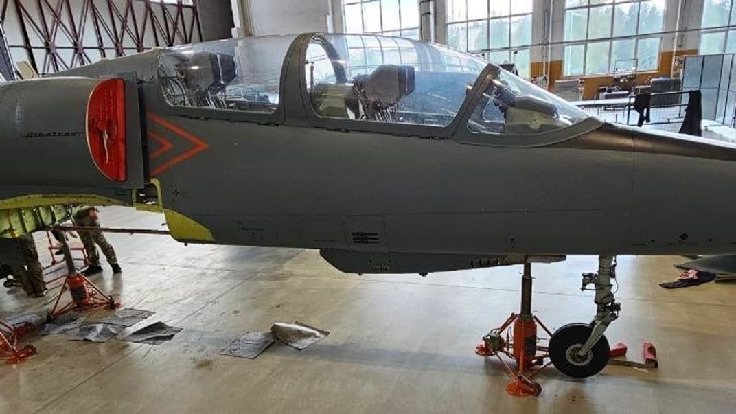 Самолет доставили в разобранном виде