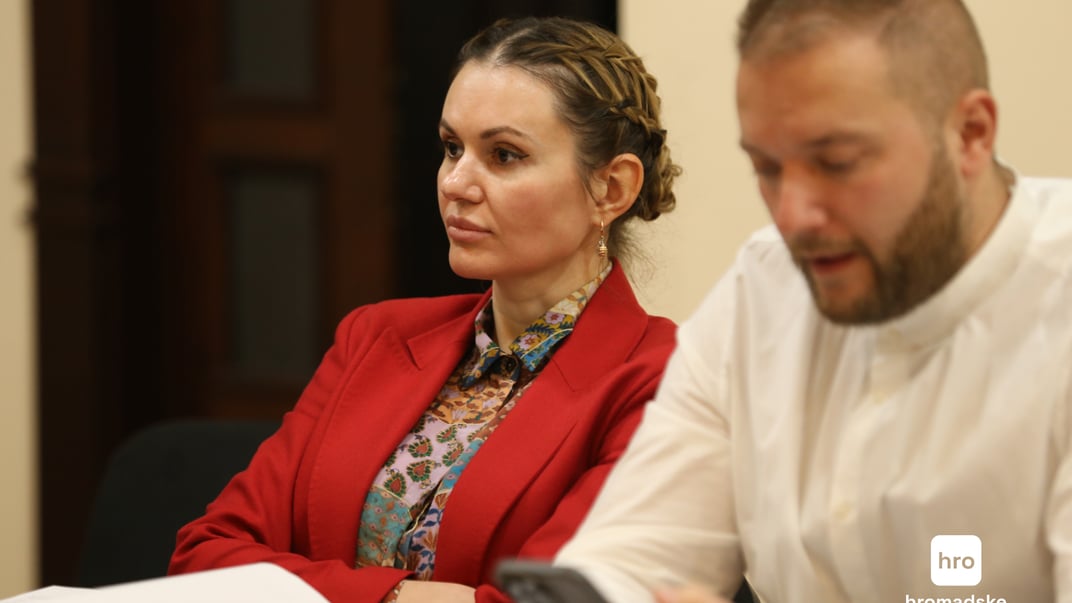 Народна депутатка Ганна скороход у залі ВАКСу, Київ, 9 грудня 2025 року Народна депутатка Ганна скороход у залі ВАКСу, Київ, 9 грудня 2025 року