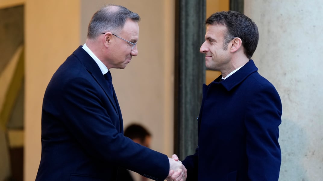 Президент Польши во время встречи со своим французским коллегой Эмманюэлем Макроном, февраль 2024 года