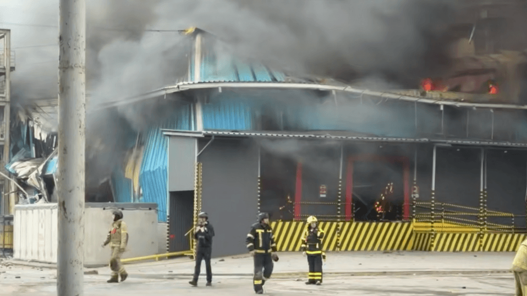 У Дніпрі унаслідок атаки рф ущент згоріло відділення «Нової пошти»