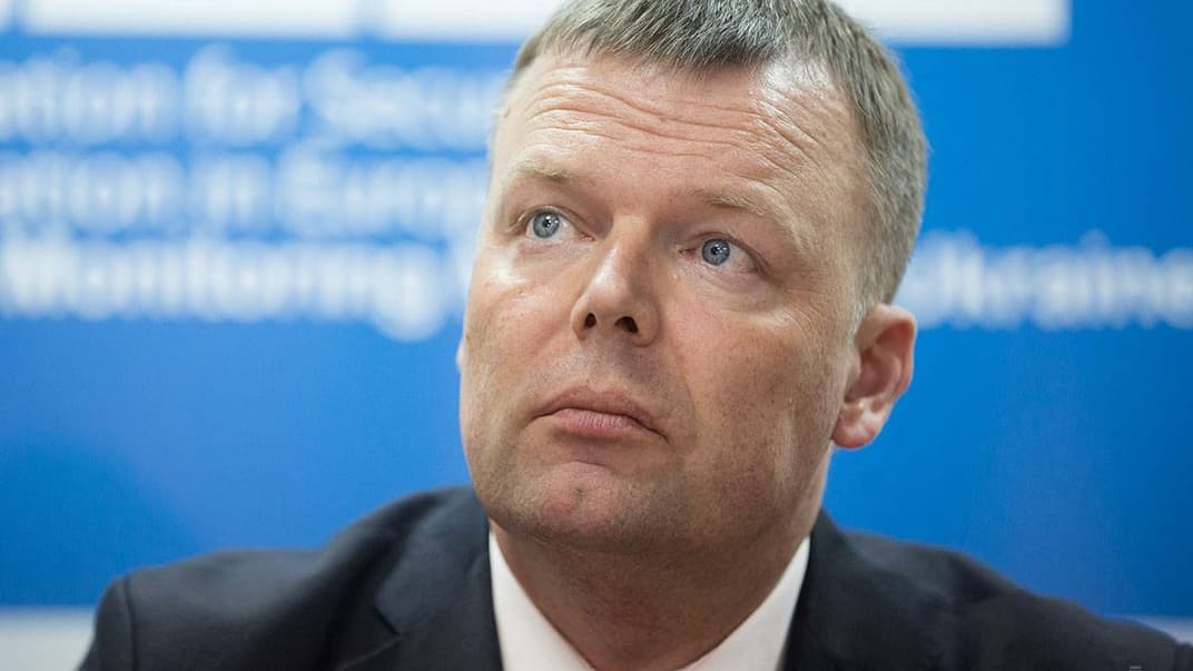 Колишній заступник голови Спеціальної моніторингової місії ОБСЄ в Україні Александр Хуг під час брифінгу у Києві, 23 квітня 2017 року