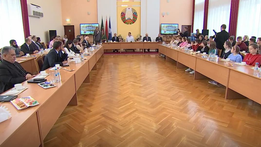 Встреча депортированных детей и иностранных дипломатов в Беларуси