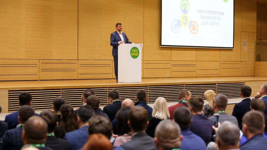 Главой партии «Слуга народа» выбрали Александра Корниенко