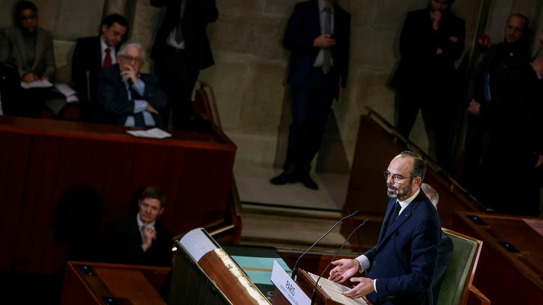 Франция повысила пенсионный возраст до 64 лет несмотря на массовые протесты в стране