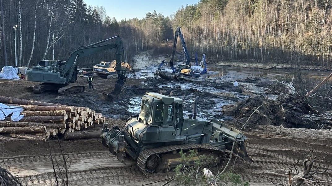 Міце пошуків затопленої броньованої машини американських військових