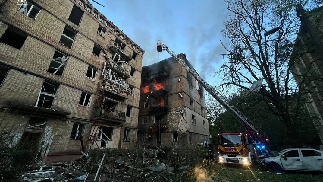 Последствия российского обстрела Киева