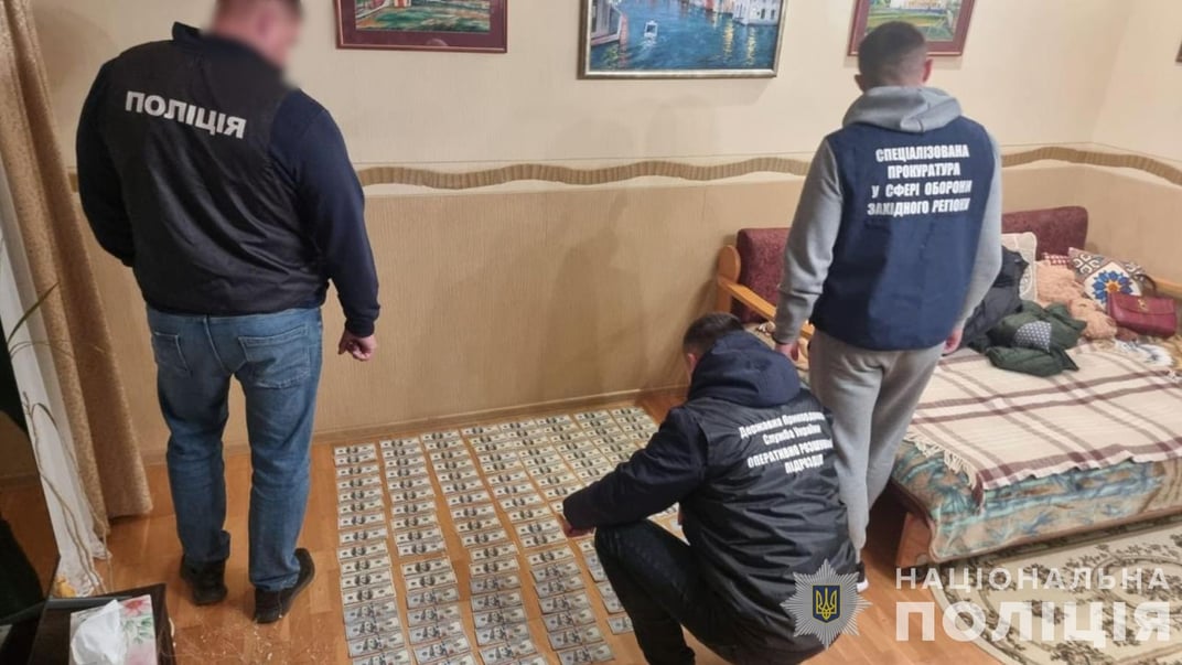 Причетним до переправлення призовників за кордон повідомили 60 підозр