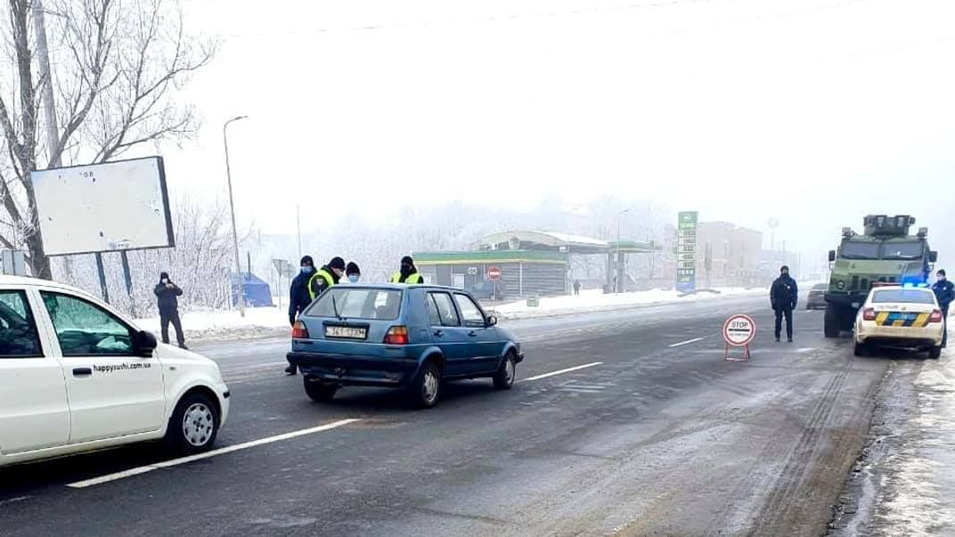 На Прикарпатті встановили 16 блокпостів через спалах COVID-19