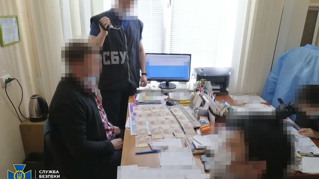 Заблокована схема видавання фейкових медичних довідок про відсутність COVID-19