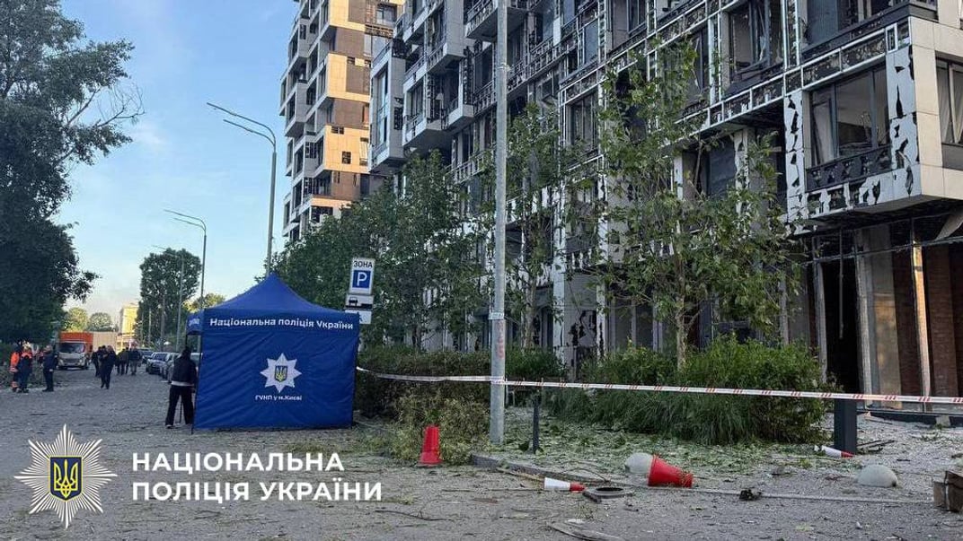 Наслідки російської атаки у Шевченківському районі Києва Наслідки російської атаки у Шевченківському районі Києва