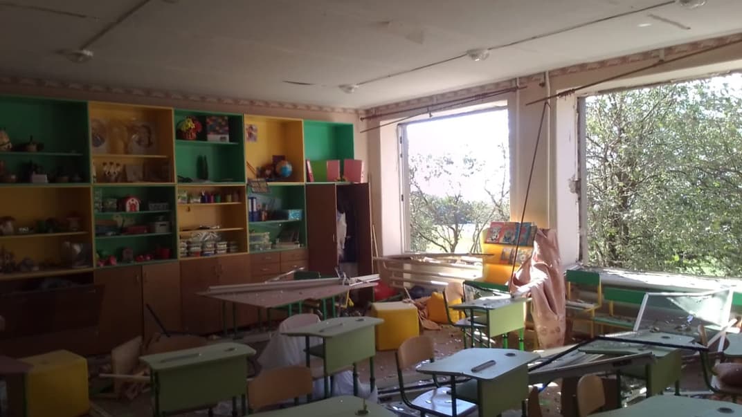 Ілюстративне фото. Наслідки російського авіаудару УМПБ Д-30 по селу Лісна Стінка на Харківщині 1 липня 2024 року