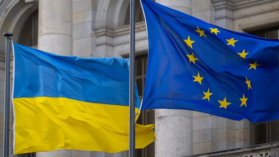 Ілюстративне фото. Прапори України та ЄС