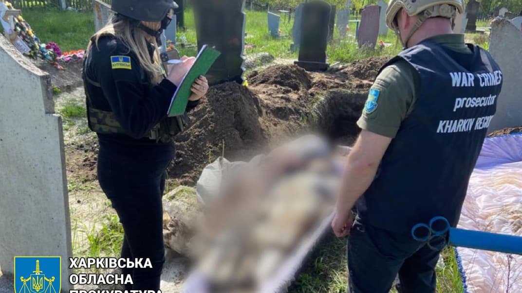 В Купянском районе эксгумировали тела супругов, ставших жертвами российской агрессии, 4 мая 2023 года