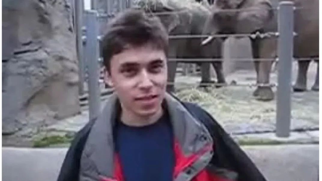 Кадр із першого відео на YouTube