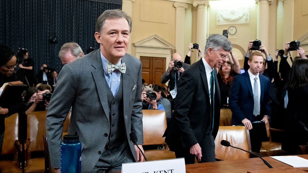 Заместитель помощника госсекретаря США Джордж Кент и временный поверенный в делах США в Украине Уильям Тейлор (слева) свидетельствуют в Конгрессе США, 13 ноября 2019 год