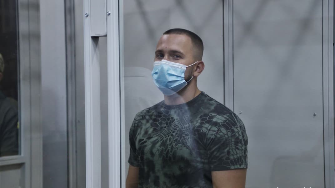 Підозрюваний організатор злочинної групи, представник «Національного корпусу», ветеран АТО Сергій Величко «Чілі» у Шевченківському суді Києва 06 серпня 2021 року