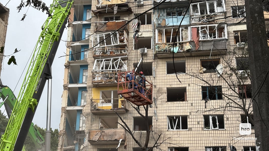 российская ракета разрушила целый подъезд жилого дома