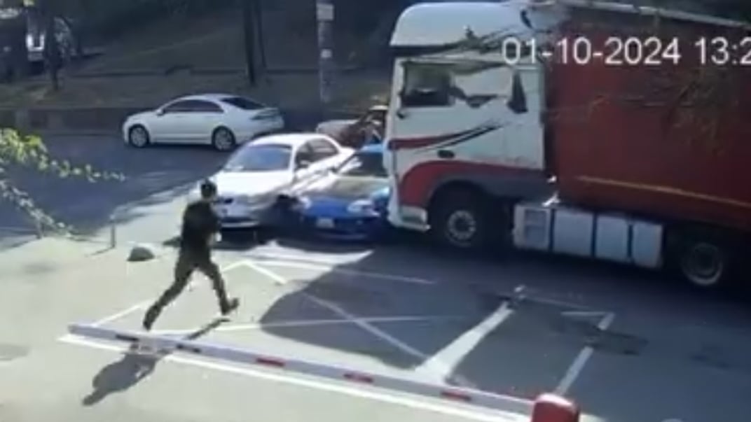 У Києві водій фури знепритомнів за кермом. Його врятували місцеві волонтери