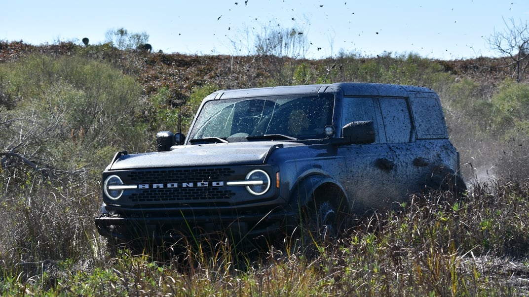 Ілюстративне фото. Позашляховик Ford Bronco американської компанії Ford на бездоріжжі