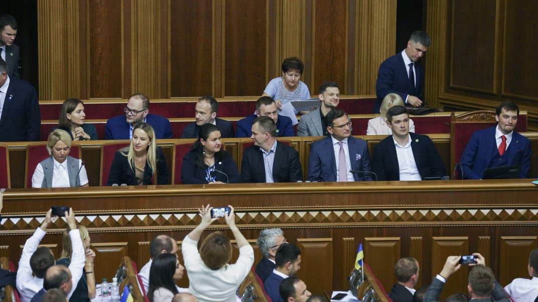 Члены правительства Алексея Гончарука (справа) на первом заседании Верховной Рады нового созыва, Киев, 29 августа 2019