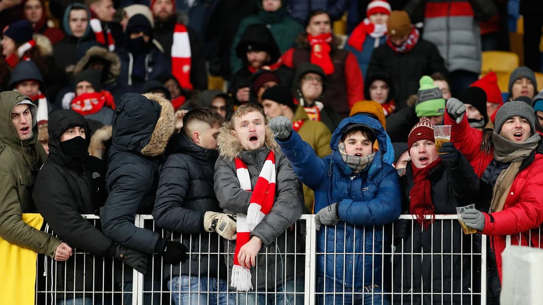 Вболівальники лондонського «Арсеналу» спостерігали за матчем своїх кумирів із полтавською «Ворсклою» не на батьківщині полтавчан, а на арені НСК «Олімпійський» у Києві, 29 листопада 2018 року. Місце проведення матчу за дві до заходу перенесли за вказівкою робочої групи УЄФА з надзвичайних ситуацій