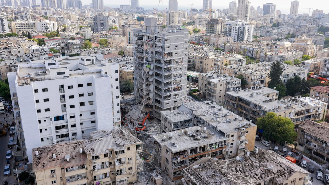 Руйнування на місці іранського ракетного удару в Бат-Ямі