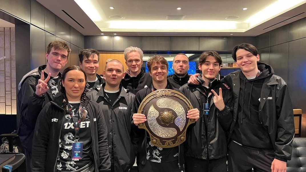 Команда Team Spirit після перемоги на турнірі The International 2023