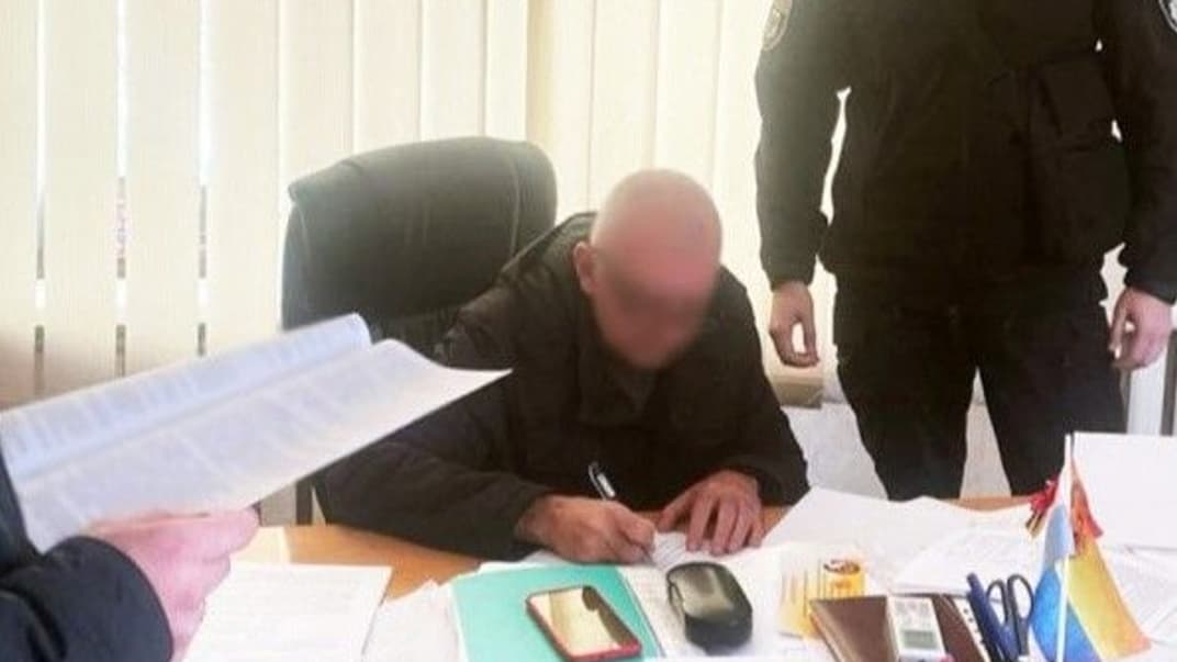 Правоохранители подозревают, что чиновник заплатил на миллион гривен больше, чем общая стоимость фактически выполненных работ