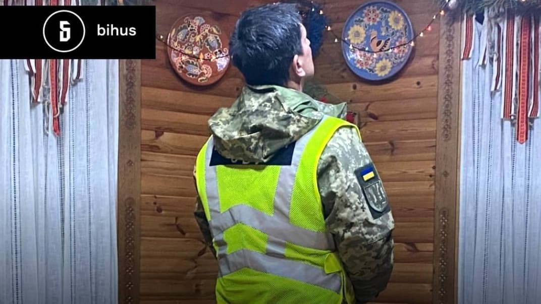 Працівники СБУ оглядають заміський комплекс, де фільмували членів команди Bihus.Info