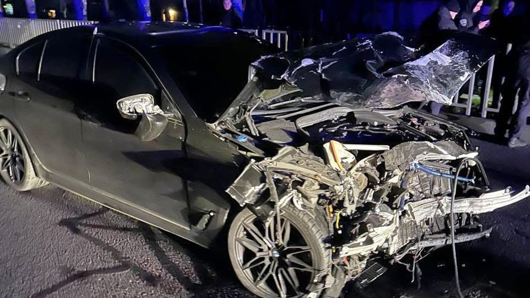 Машина BMW, попавшая в аварию