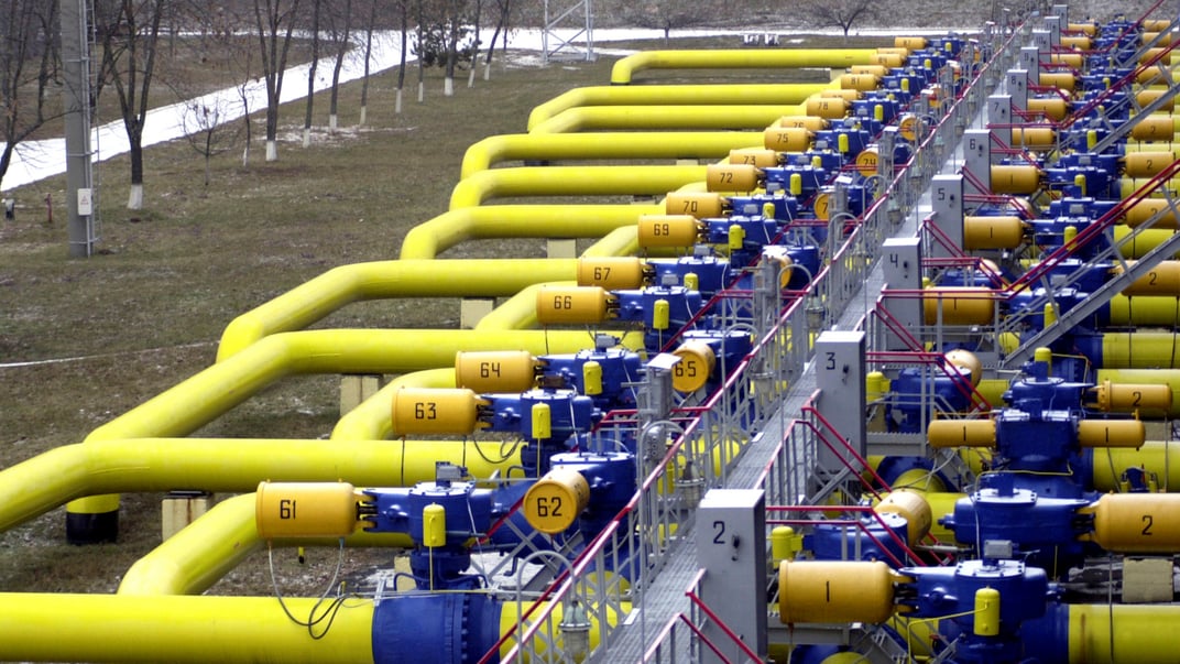 Труби в газосховищі на транзитному пункті в Боярці на Київщині