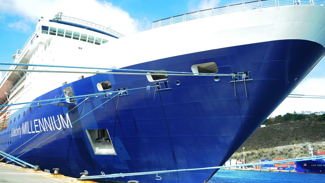 Корабль Celebrity Millennium, который отправился в первый за более чем год круиз