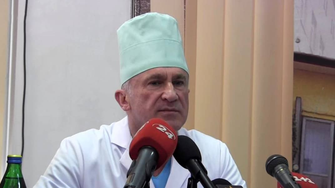 Головний хірург Військово-медичного клінічного центру Західного регіону Іван Богдан під час брифінгу у квітні 2016 року