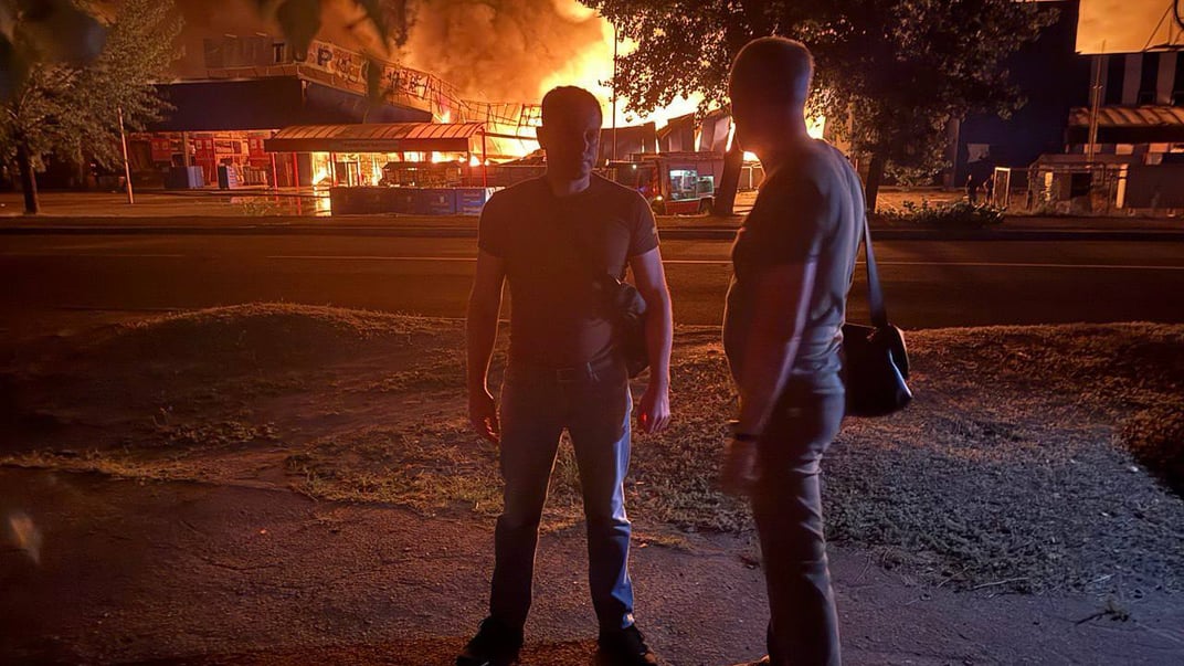 Пожар в «Эпицентре» возле Каменского в Днепропетровской области после атаки рф