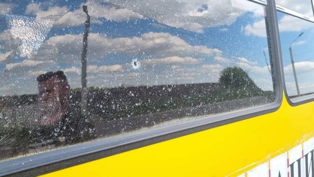 Наслідки обстрілів евакуаційного автобуса на Луганщині