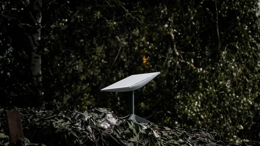 Ілюстративне фото. Антена супутникової системи Starlink в Ізюмі Харківської області, 25 вересня 2022 року