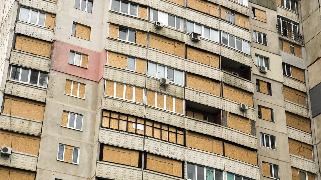 Ілюстративне фото. Житлові будинки на Північній Салтівці, районі Харкова, який сильно постраждав від російського обстрілу на початку повномасштабного вторгнення росії, жовтень 2023 року