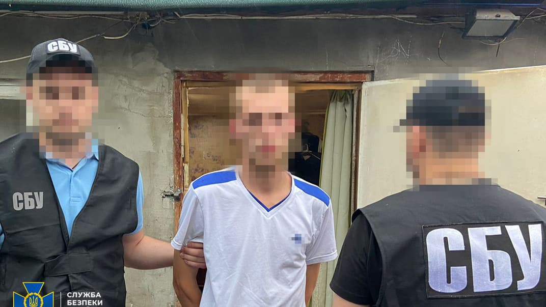 Задержание одного из фигурантов, причастных к поджогу автомобиля в Днепре