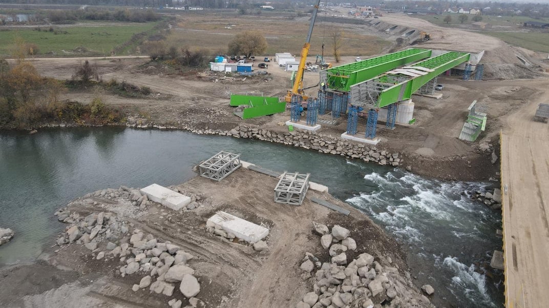 Строительство моста через Тису