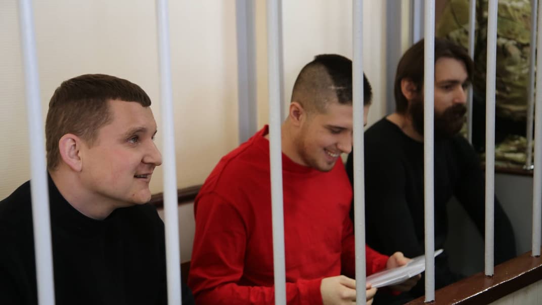 Андрій Шевчеко, Богдан Головаш, Сергій Попов (зліва направо) у суді 17 квітня 2019