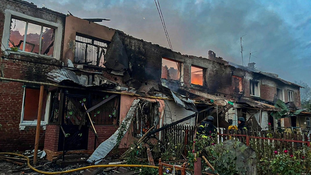 Пошкоджений внаслідок російського удару будинок, в якому жила загибла сім'я